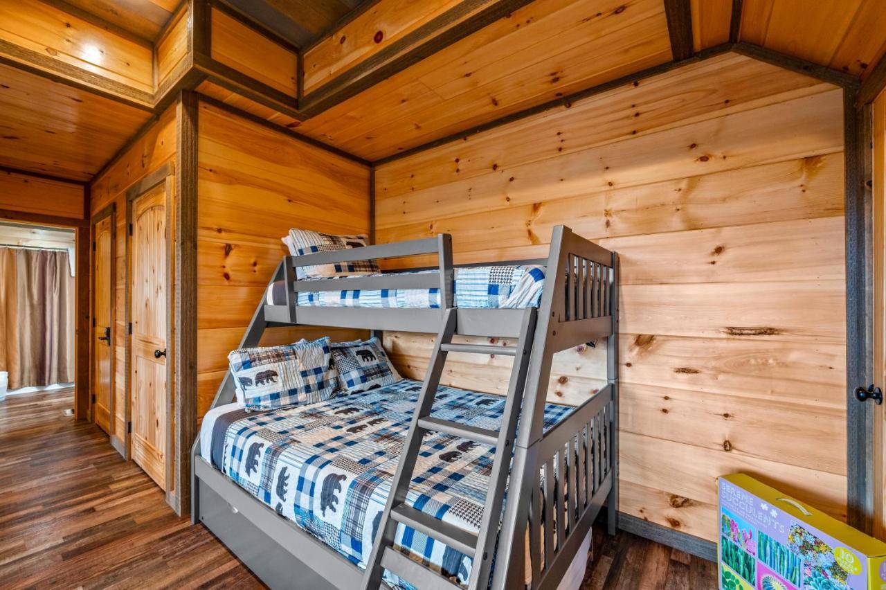 The Overlook - '21 Cabin - Gorgeous Unobstructed Views - Fire Pit Table - Gamerm - Hottub - Xbox - Lots Of Bears Gatlinburg Exterior foto